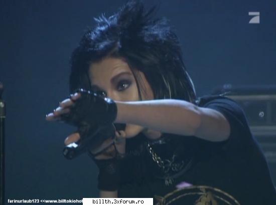 Bill cu suvite..punetzi poze..dak avetzi..:D - today i saw his pretty smiley...it makes me feel - ToKio HoTeL