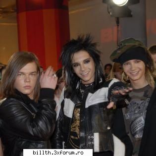 Bill cu suvite..punetzi poze..dak avetzi..:D - si ink o pozuk mik doar k mai sunt pers in poza:D - ToKio HoTeL