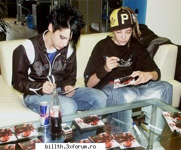 Versuri de la TH.....:D - Die WÃ¤rme TrÃ¤gt uns bis in die - ToKio HoTeL